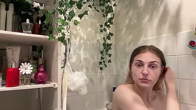 Pokazy przed kamerką – DisguisedTemptationXoxx