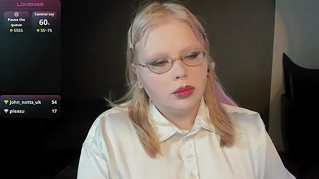 Chat +18 de LottieReed ao vivo