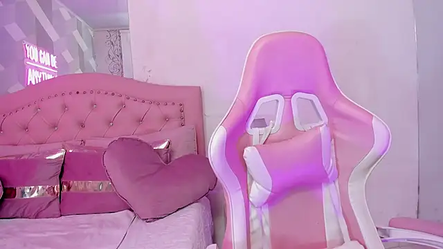 LindaaCherryのライブXXXチャット