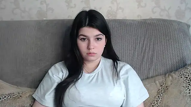 Chatroom XXX en direct de KisaModel