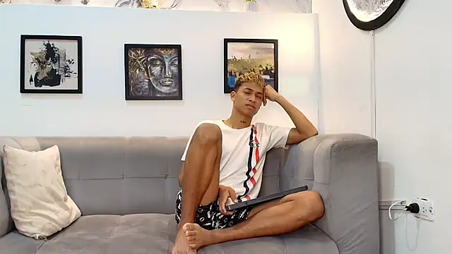 GOLD_BOYS Chat XXX in diretta