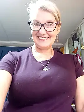 Chat +18 de irinamaux ao vivo