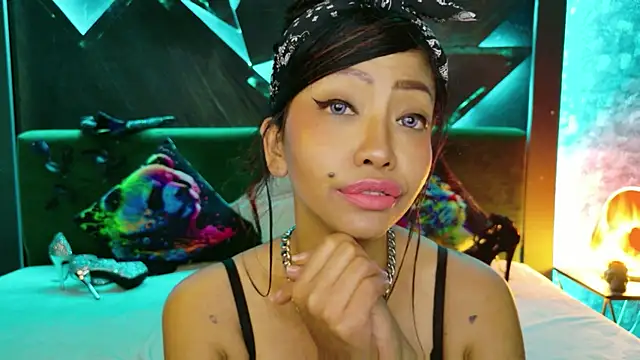 Chat XXX en directo de ElyaQuinn