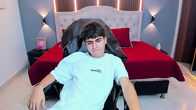 Tommy18__'s Live XXX Chat