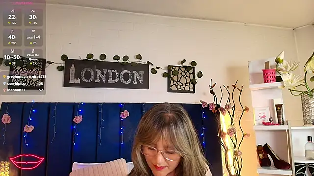 Sofia_boobs__: онлайн-секс-чат
