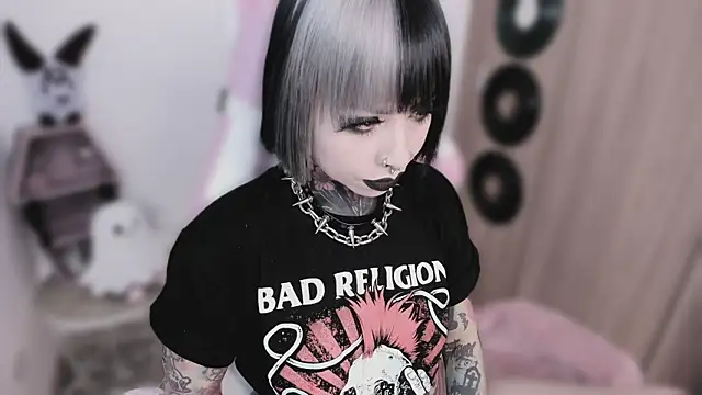 shes_creepy's Live XXX Chat