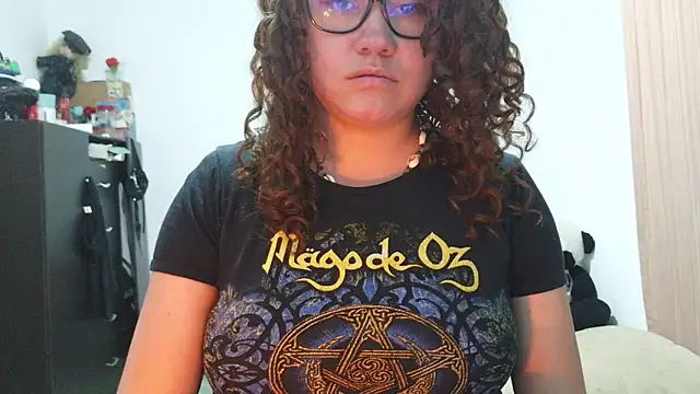 curly_greeneyed's Live XXX Chat