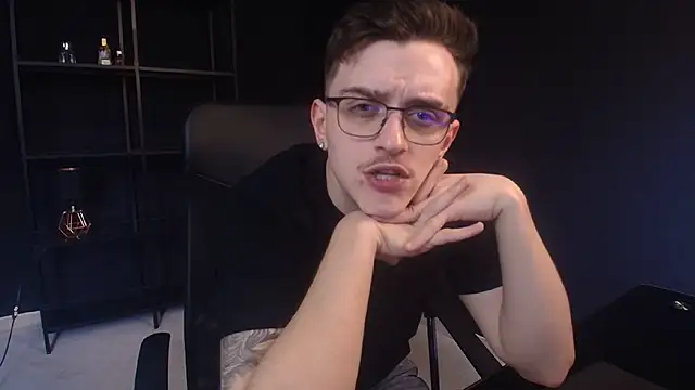FelixStarkk Adlı Modelin Canlı XXX Sohbeti