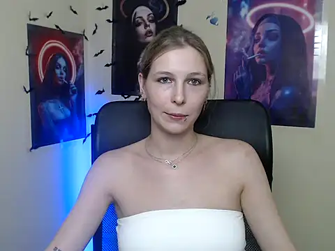 StrangerGi's Live XXX Chat
