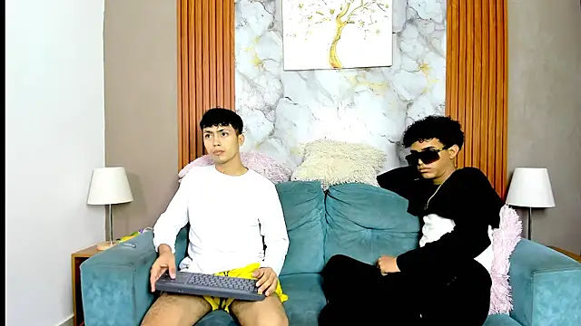 Webkamerová show VERY_HOT_GUYS