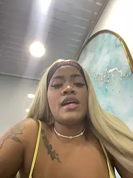 riri_brunnete Chat XXX live