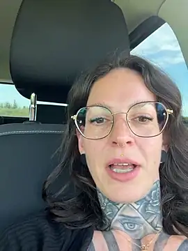 BrownieyQueen Chat XXX in diretta