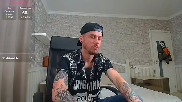 Chatroom XXX en direct de JonahShaw