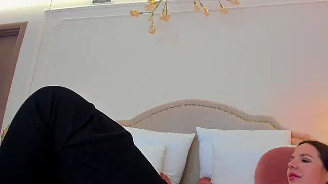Chat +18 de MonaRicci ao vivo