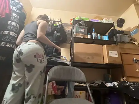 Snowbunnycake_131's Webcam Show
