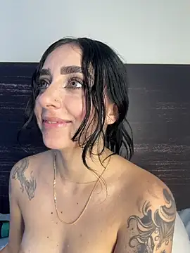 sharlot24's Live XXX Chat