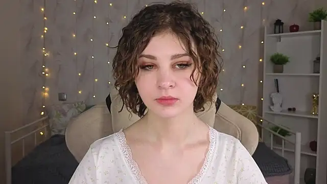 Kira__Fluffy Chat XXX in diretta