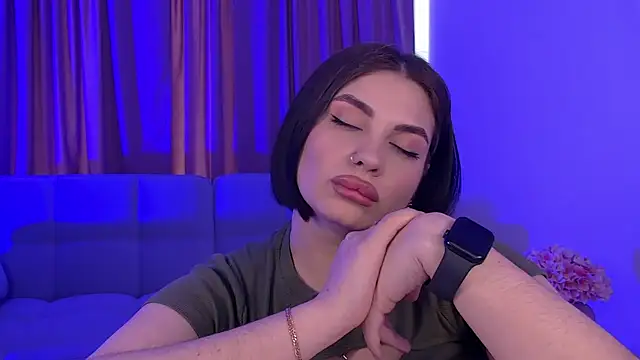 AdrianaToress' Live XXX Chat