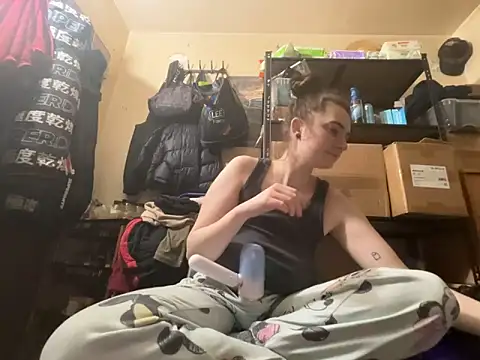 Snowbunnycake_131's Webcam Show