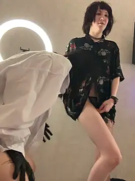 Show modela ErrorBaby na web-kameri