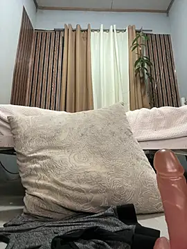 SluttyZowi webcam show