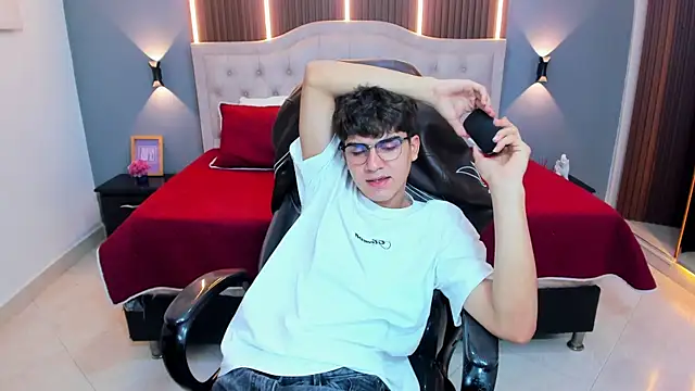 Tommy18__ Chat XXX live
