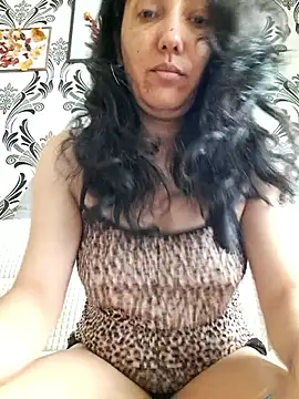 CharmingLadyMira Chat XXX in diretta