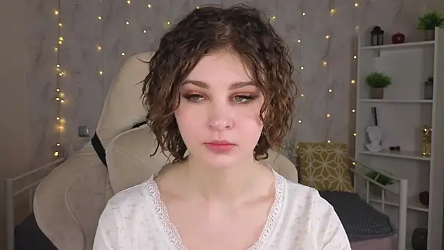 Kira__Fluffy Adlı Modelin Canlı XXX Sohbeti