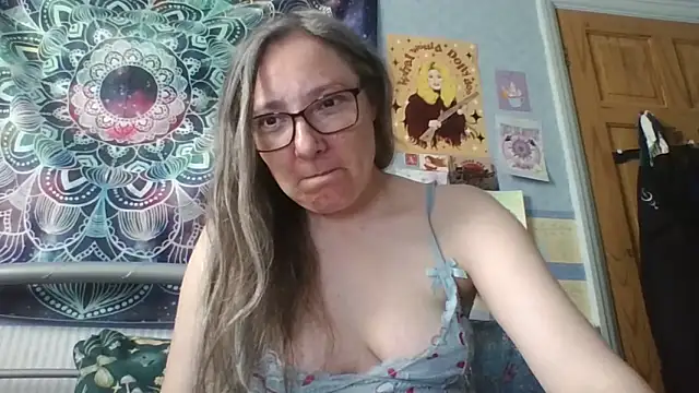 Izzylove47's Live XXX Chat