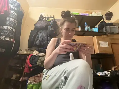 Snowbunnycake_131's Webcam Show
