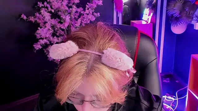 Онлайн чат XXX FoxxyyPolly