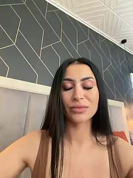 EmyLaveau Adlı Modelin Canlı XXX Sohbeti