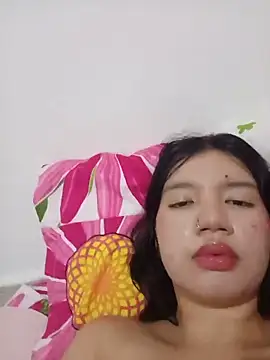 cherry_pinkie Adlı Modelin Canlı XXX Sohbeti