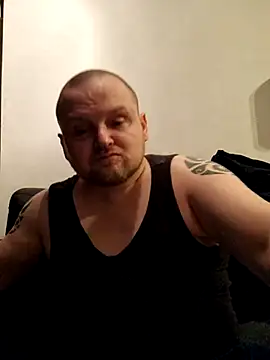 Pokazy przed kamerką – P4YNE