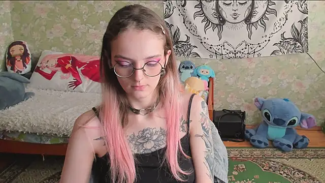 Cutie_Adelia Adlı Modelin Canlı XXX Sohbeti