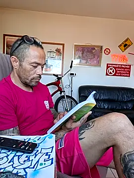 Mr_Graffitimile: διαδικτυακό σόου στην κάμερα