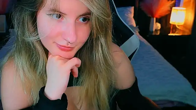 Daryana_Gray Adlı Modelin Canlı XXX Sohbeti