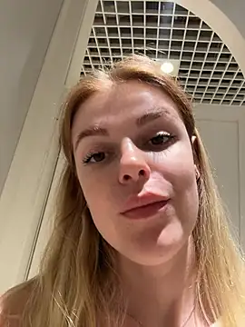 XXX chat uživo modela HarrietDart