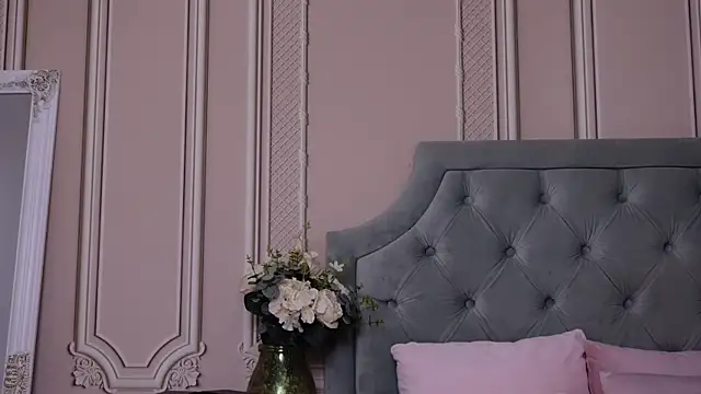 LucyAddison Chat XXX live