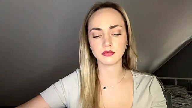 ScarlettSensitive's Live XXX Chat