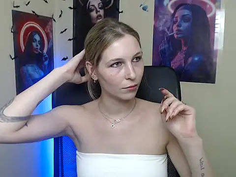 StrangerGi Chat XXX live