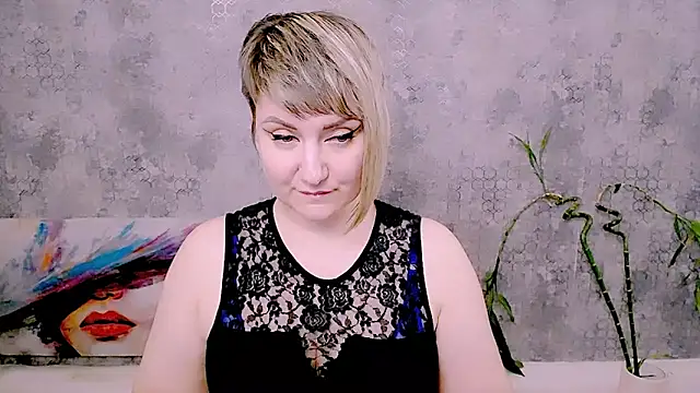 Djullia Live XXX-chat