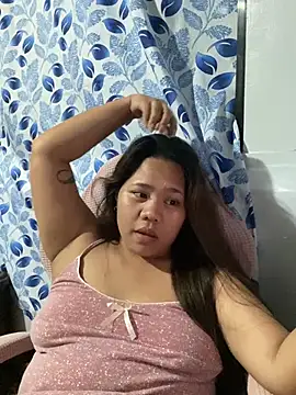 _UrSingleMamiBella_ Adlı Modelin Canlı XXX Sohbeti