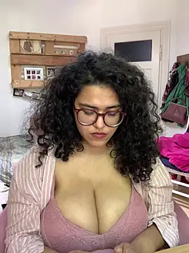 XXX chat uživo modela Curvydesifromgermany