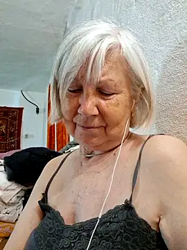 Chat +18 de KlaudiaDarling ao vivo
