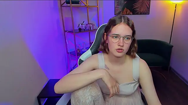 MiaNoon webcam show