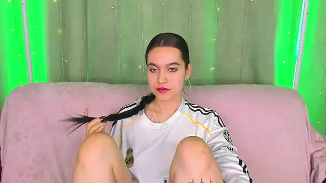 AishaTempt Live XXX-Chat