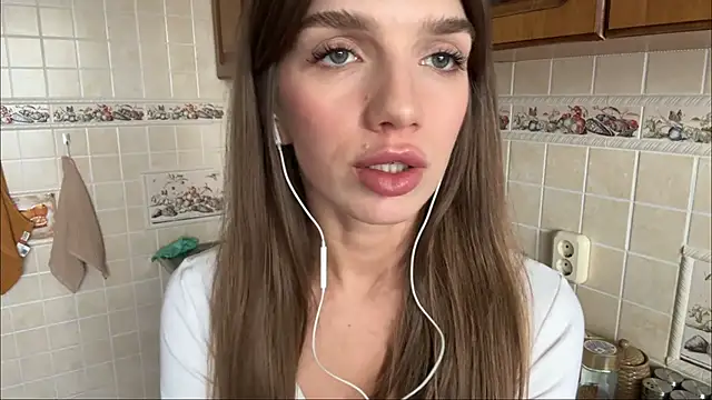 TrishIsaac Adlı Modelin Canlı XXX Sohbeti
