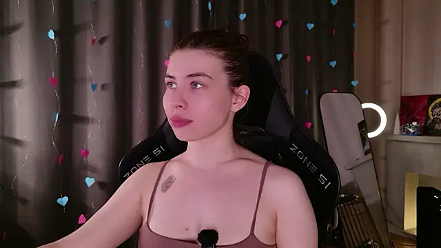 inside_tori élő XXX-chatje