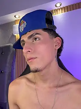 Chatroom XXX en direct de MateoMitchell